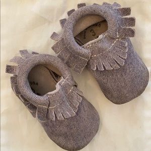FRESHLY PICKED denim moccasins 12–18 months
